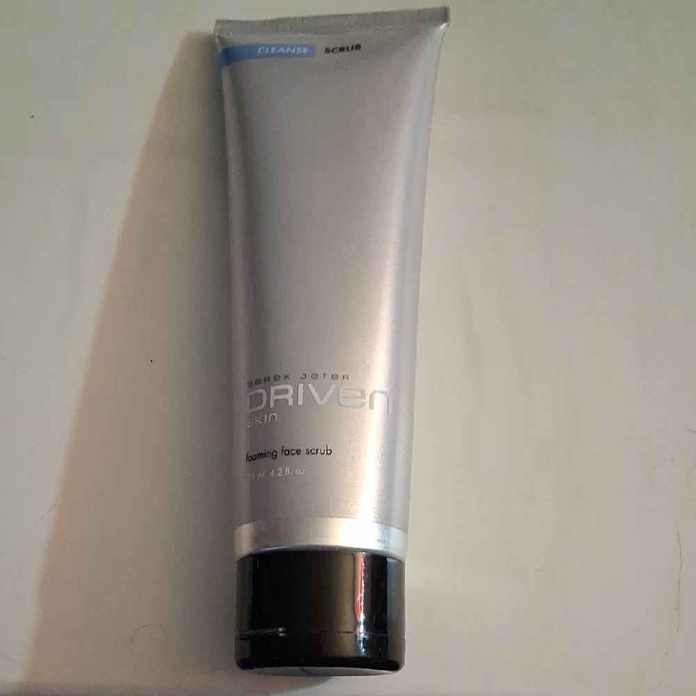 Avon Driven Skin Cleanser - Silver and Black